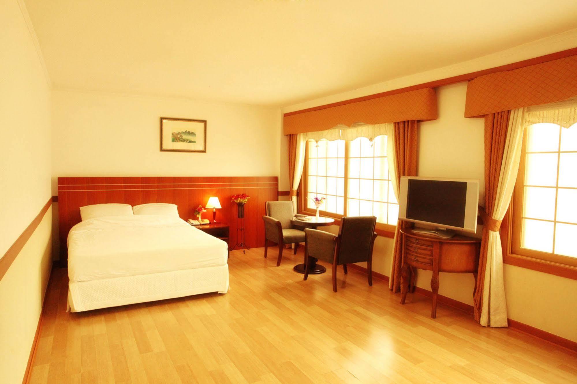 Ramada By Wyndham Suanbo Hotel Chungju Ngoại thất bức ảnh